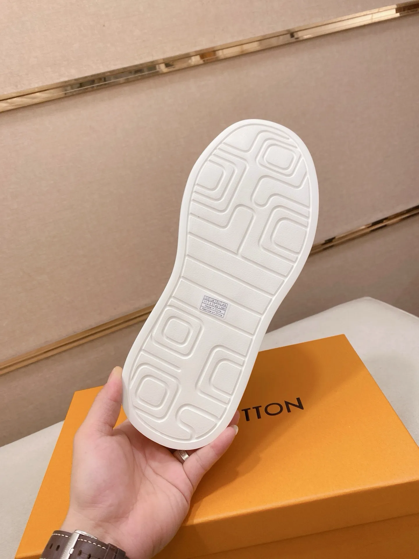 Factory price: 480💰🎉🎉LV~Louis Vuitton trendy men's shoes, new shipments, latest matching, same style as the official website, super high quality, best-selling season [strong][strong][strong] Selected first-layer cowhide, comfortable wool lining, original last, comfortable on the feet, wear-resistant rubber outsole, size: 38-44.